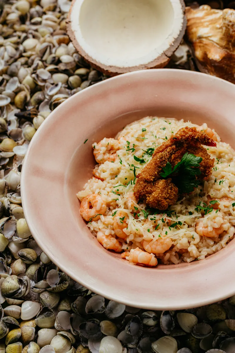 Risoto de camarão com camarão crocante